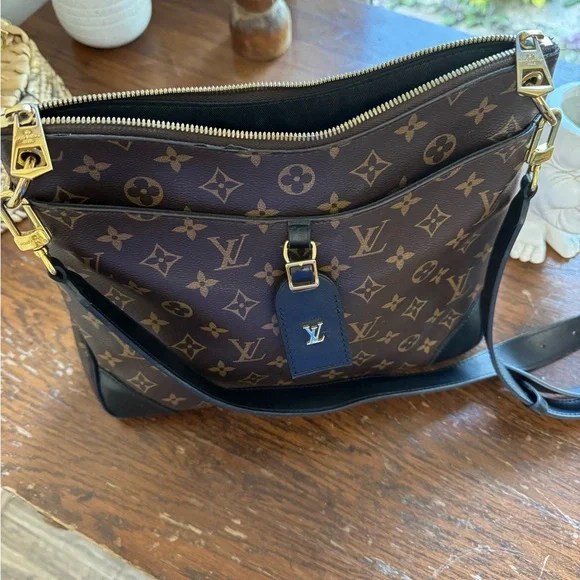 Louis Vuitton Brown and Black Shoulder Bag - Picture 5 of 11